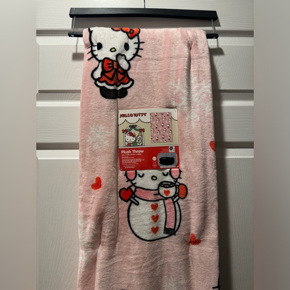 Hello Kitty Pink Snowman Blanket NWT - Picture 2 of 4